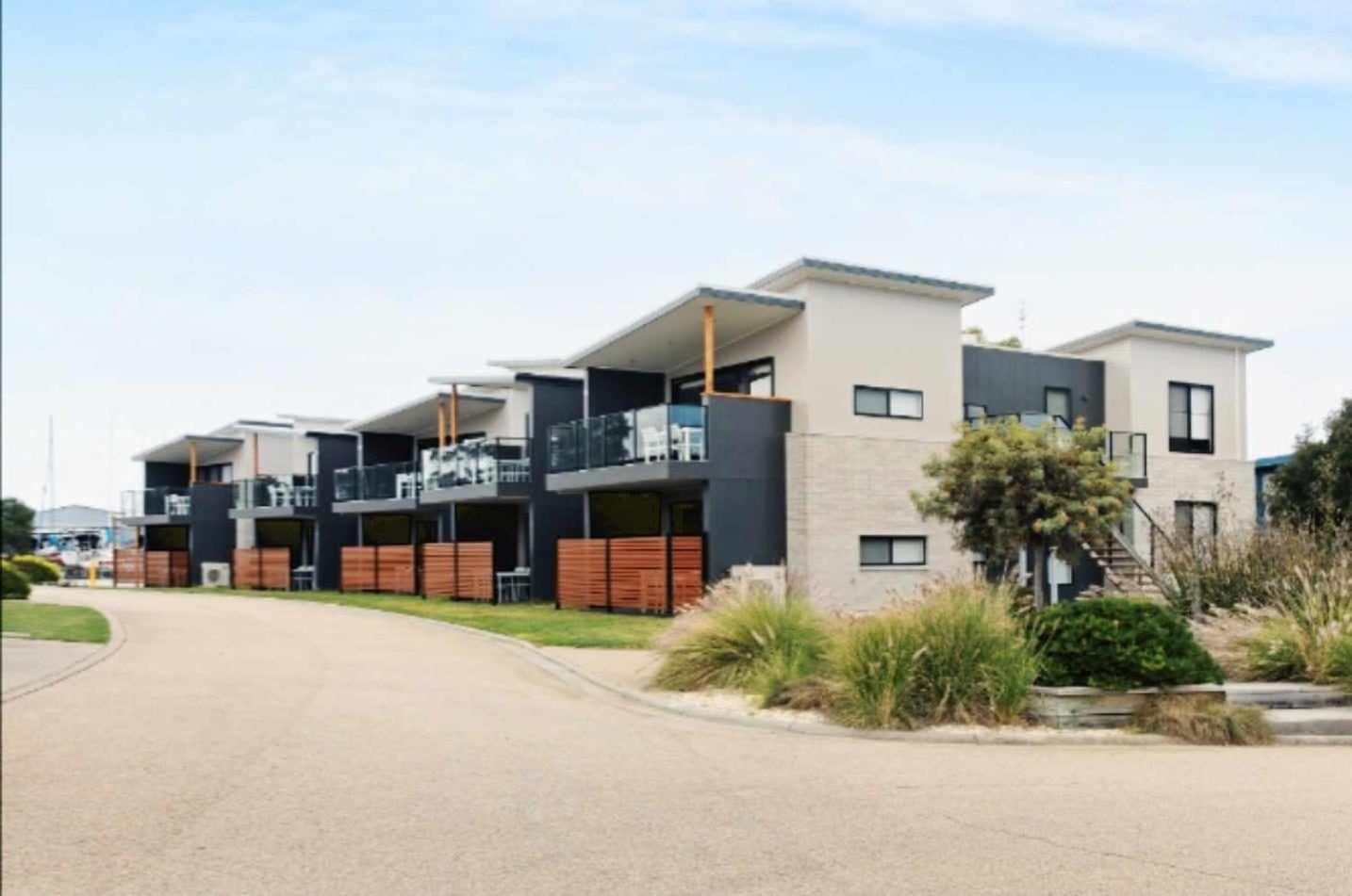 Captain's Cove Accessible Luxury With Free Netflix